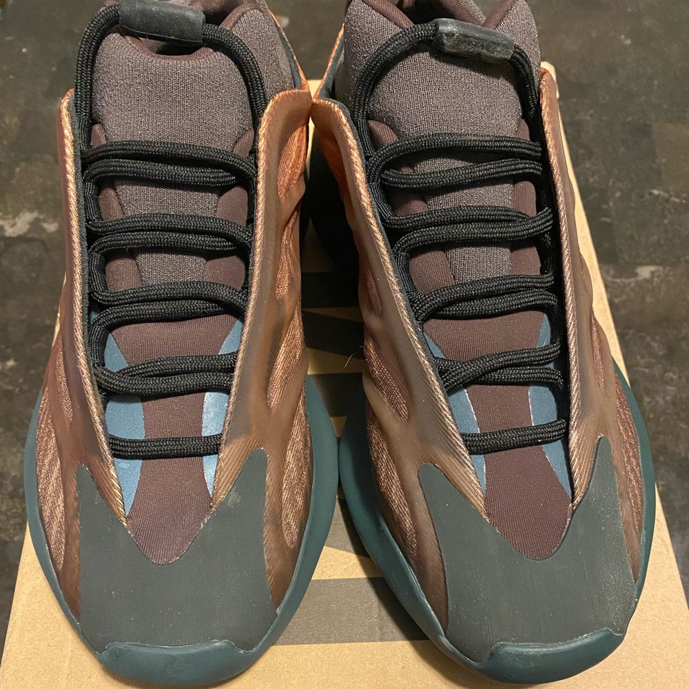COPY - Yeezy 700 V3 Size 7